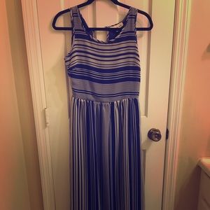 Sleeveless maxi dress